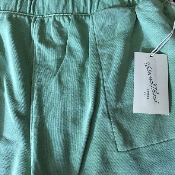 Universal Threads Ladies Shorts SzL Green Pockets Elastic Waist 4" Inseam NWT - Picture 6 of 10